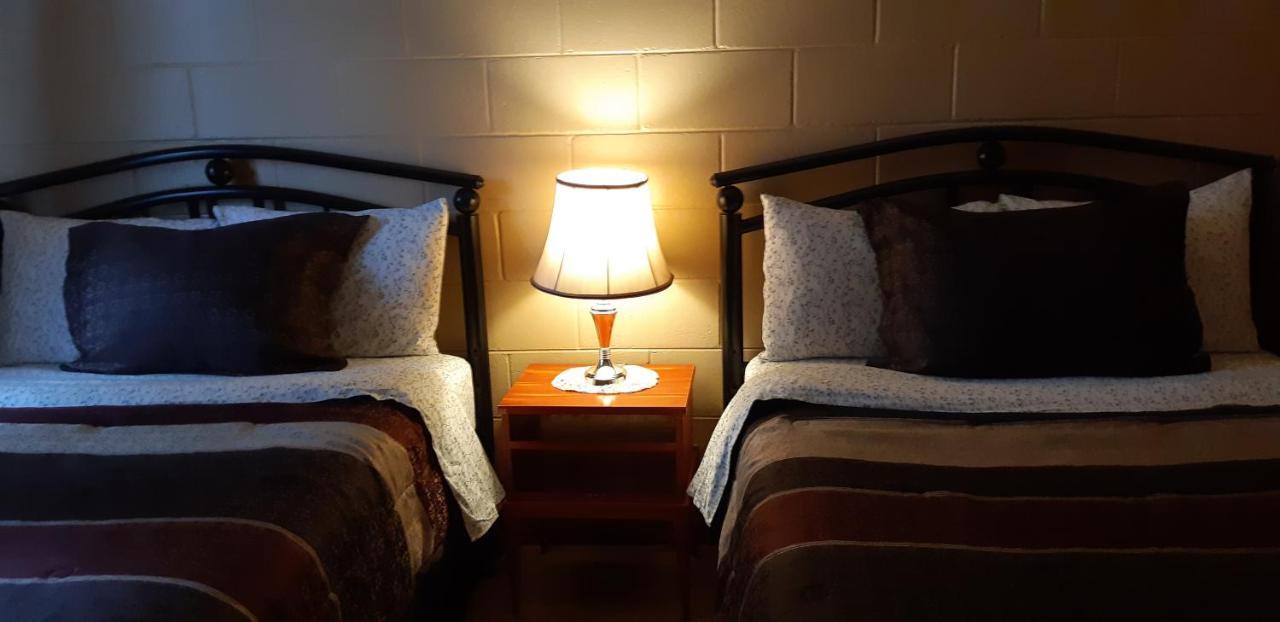 Pine Grove Motel Су Сент Мари Екстериор снимка