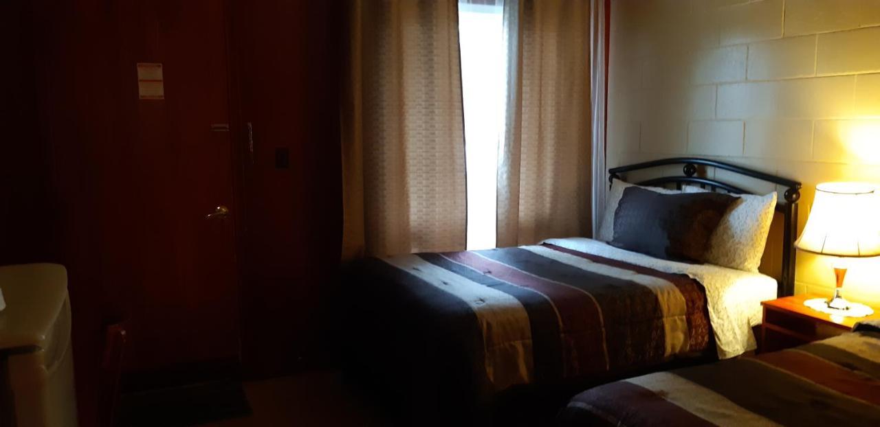 Pine Grove Motel Су Сент Мари Екстериор снимка